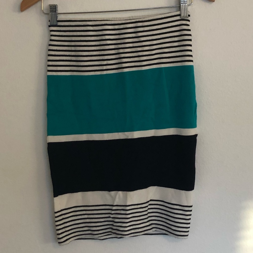 🔴5/$10🔴 Forever 21 Knee Length Midi Pencil Skirt